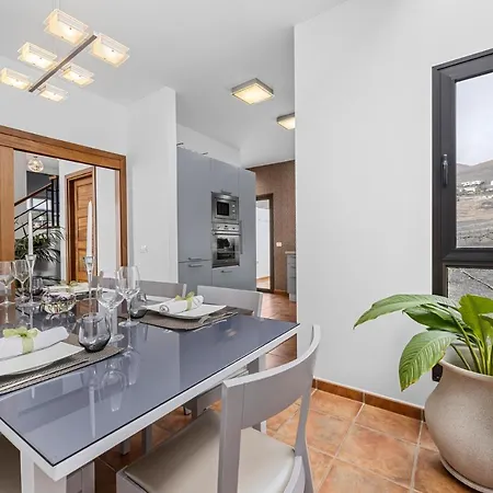 Saudade Villa Macher