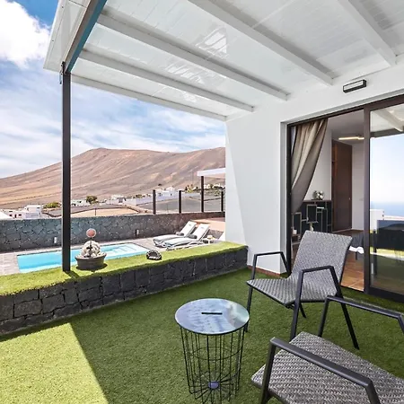 Villa Con Piscina Climatizada Y Vistas Al Mar *