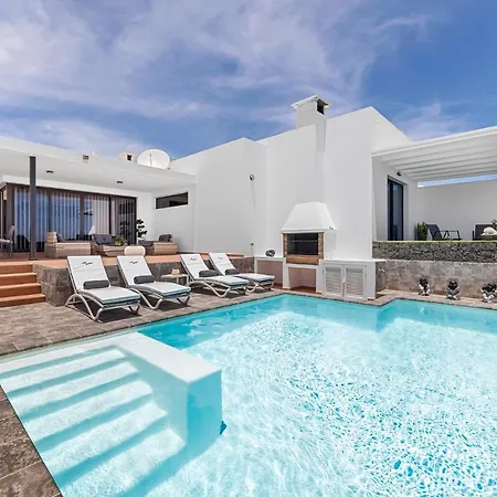 Private With Heated Pool In Lanzarote Вилла Мачер