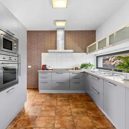 Private With Heated Pool In Lanzarote Вилла *