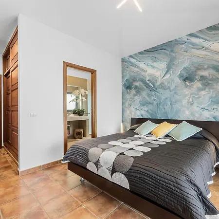 Private With Heated Pool In Lanzarote Мачер