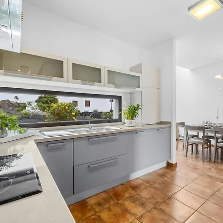 Private With Heated Pool In Lanzarote * Мачер